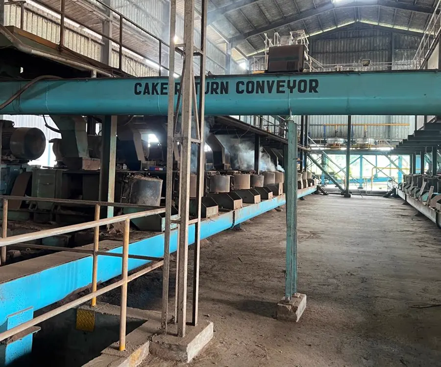 Cake return conveyor inside an Indonesian kernel crushing plant