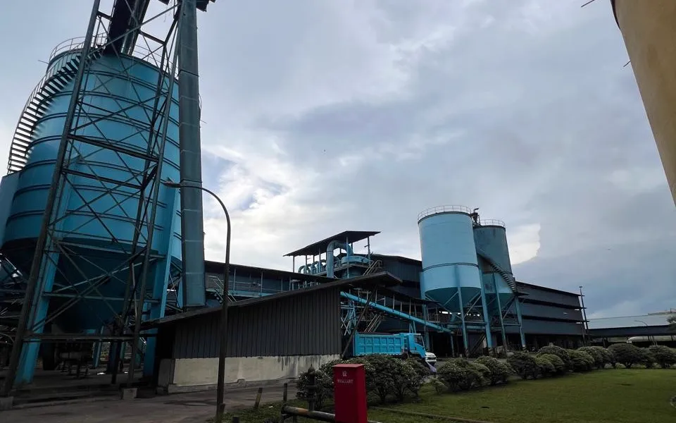 Kernel crushing plant in Indonesia supplying Palm Kernel Expeller